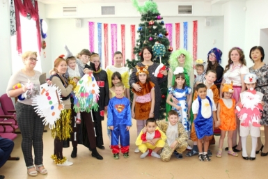 Волонтеры отряда &quotТеплые руки&quot подарили новогодний праздник хабаровским детям-сиротам Сайт Минобрнауки Хабаровского края.