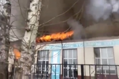 Горит склад с мебелью на улице Суворова в Хабаровске Скриншот видео в соцсети