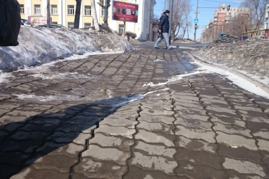 Брусчатка на улице Дикопольцева в Хабаровске вздулась и пошла волнами Корр. ИА AmurMedia