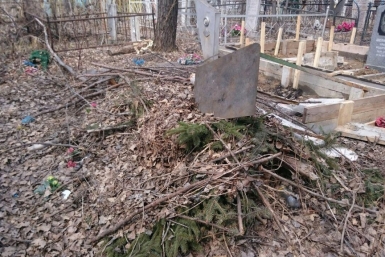 Бардак царит на хабаровском Центральном кладбище накануне Родительского дня корр. ИА AmurMedia