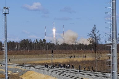 &quotПоехали!&quot С космодрома &quotВосточный&quot осуществлен успешный запуск первой космической ракеты РИА PrimaMedia