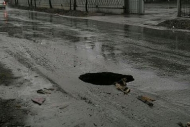 Огромная яма посреди дороги на улице Жуковского в Хабаровске Группа в Instagram &quotДТП Хабаровска&quot