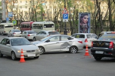 Мнение: ДТП при выезде с Уссурийского бульвара в Хабаровске случилось из-за новой разметки Корр. ИА AmurMedia
