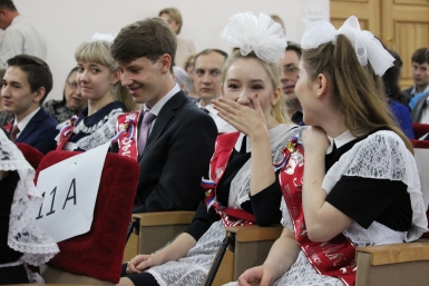Последний звонок прозвенел сегодня во всех школах Хабаровска Корр. ИА AmurMedia