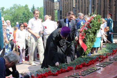 Цветы к Вечному огню возложили в День памяти и скорби Юлия Рудакова