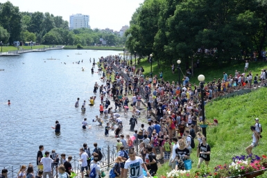&quotВодную битву&quot затеял, а ответственности испугался – хабаровчане об организаторе праздника Алексей Тимиргалеев.