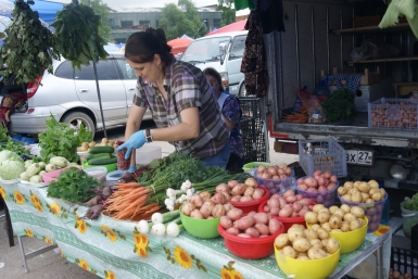 Самую свежую и экологически безопасную продукцию предлагают на ярмарке в Хабаровске Корр. ИА AmurMedia