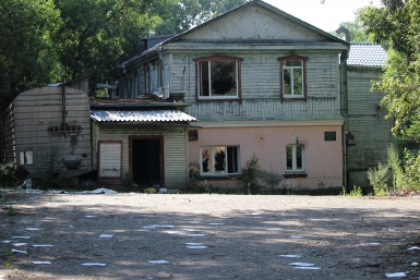 Заброшенный морг в центре Хабаровска стал притоном для бомжей и маргиналов Корр. ИА AmurMedia